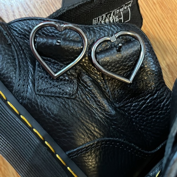 Dr Martens Devon Heart Leather Platform Boots Size 7 NEW - Picture 16 of 16